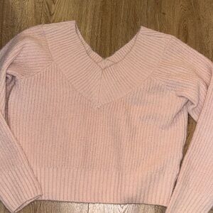 H&M soft Pink V-Neck Women's Sweater can be worn off shoulder. Size small